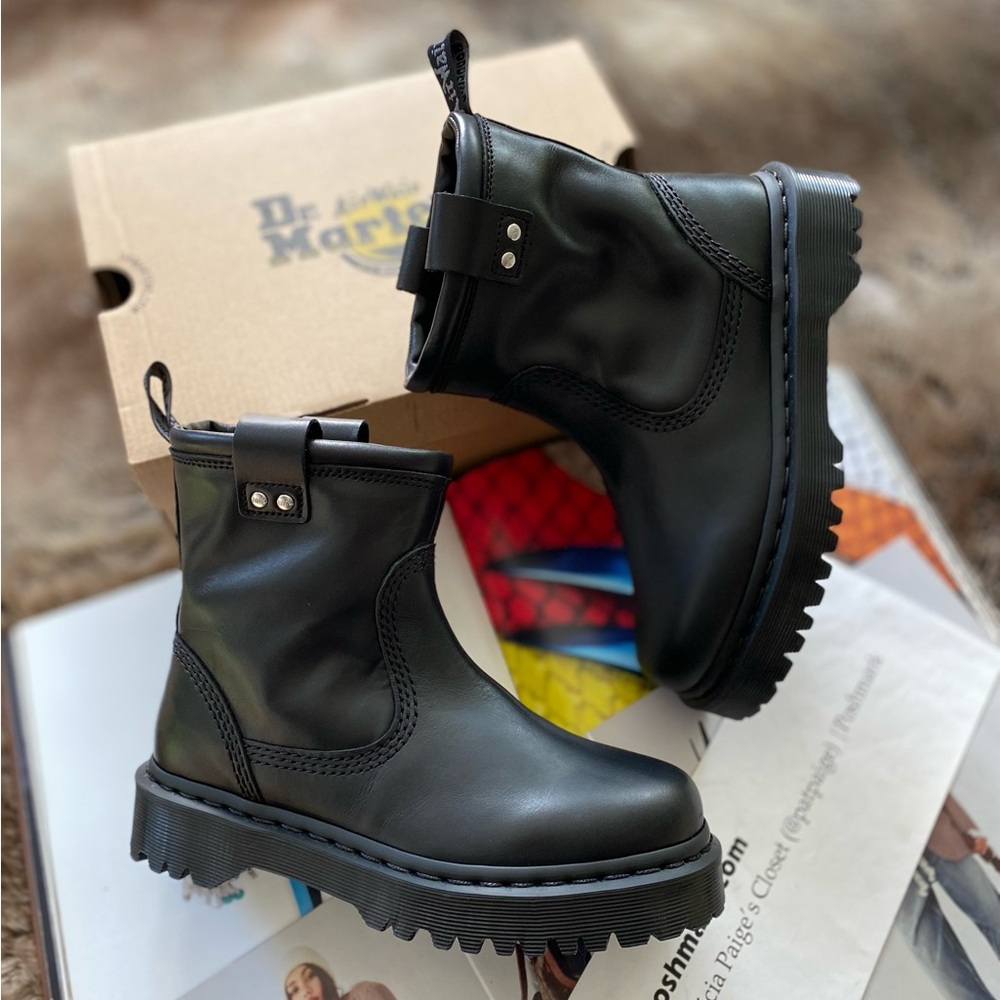 Dr. Martens Anistone Lo Boots